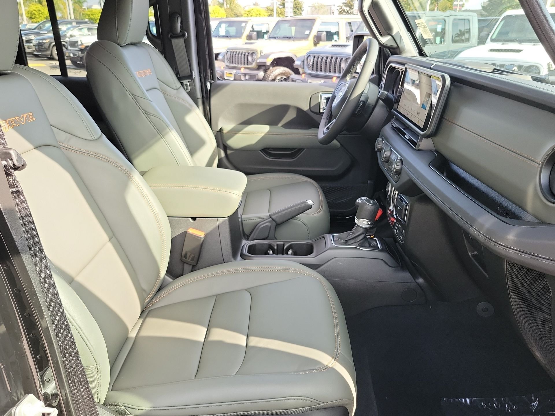 New 2026 Black Clear-Coat Exterior Paint Jeep Mojave image 16