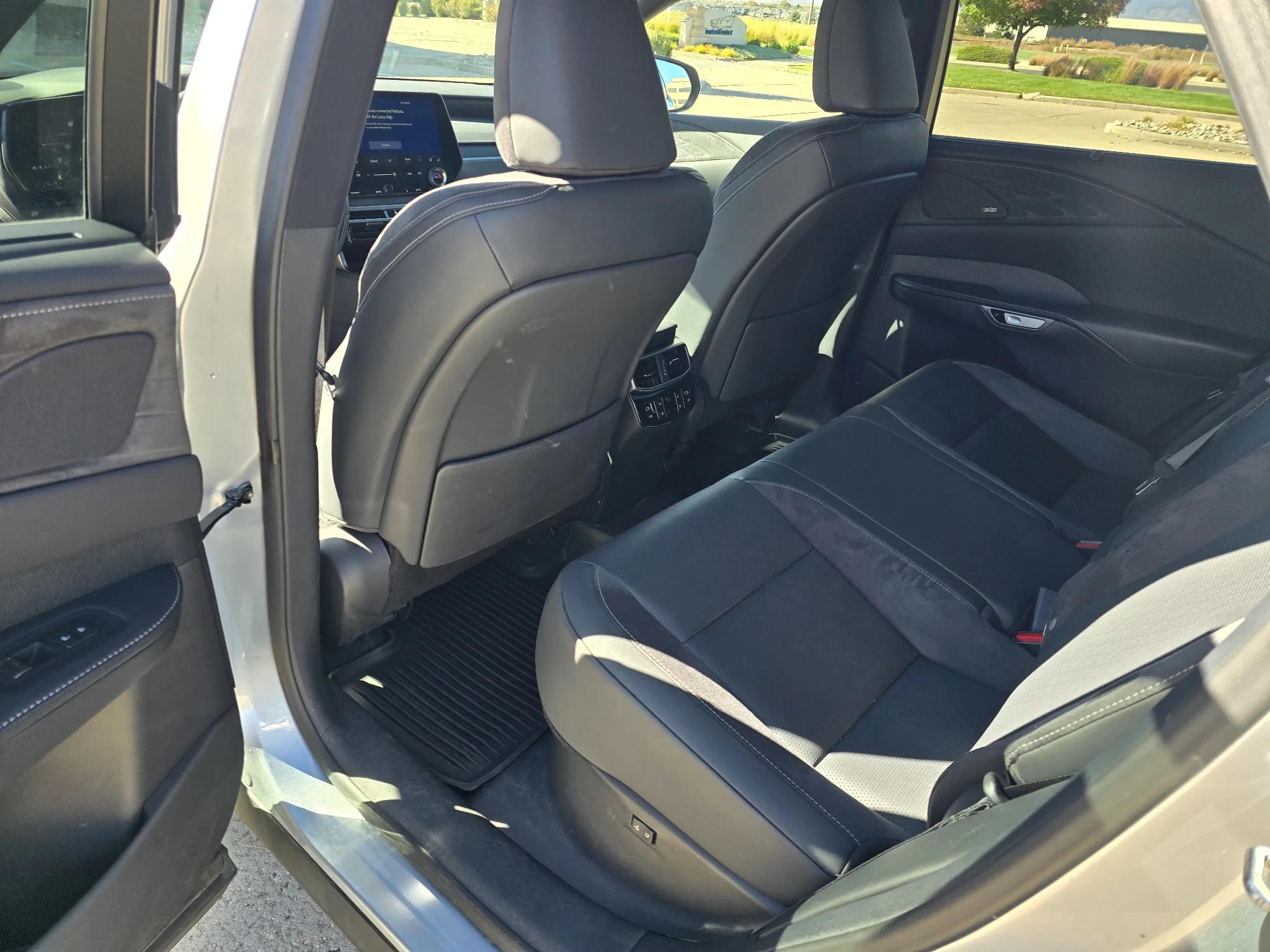 Used 2023 Iridium Lexus Luxury image 15