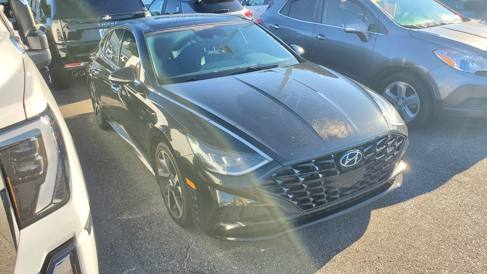 Used 2022 Phantom Black Hyundai SEL Plus image 2