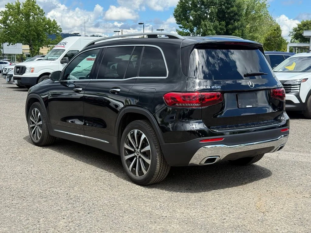 Used 2023 Black Mercedes-Benz GLB 250 image 3
