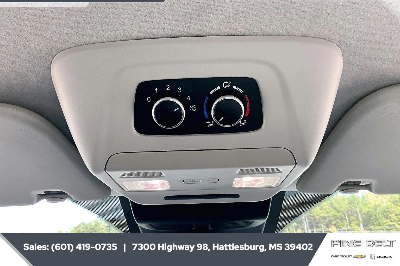 Used 2023 Oxford White Ford 350 XLT image 25