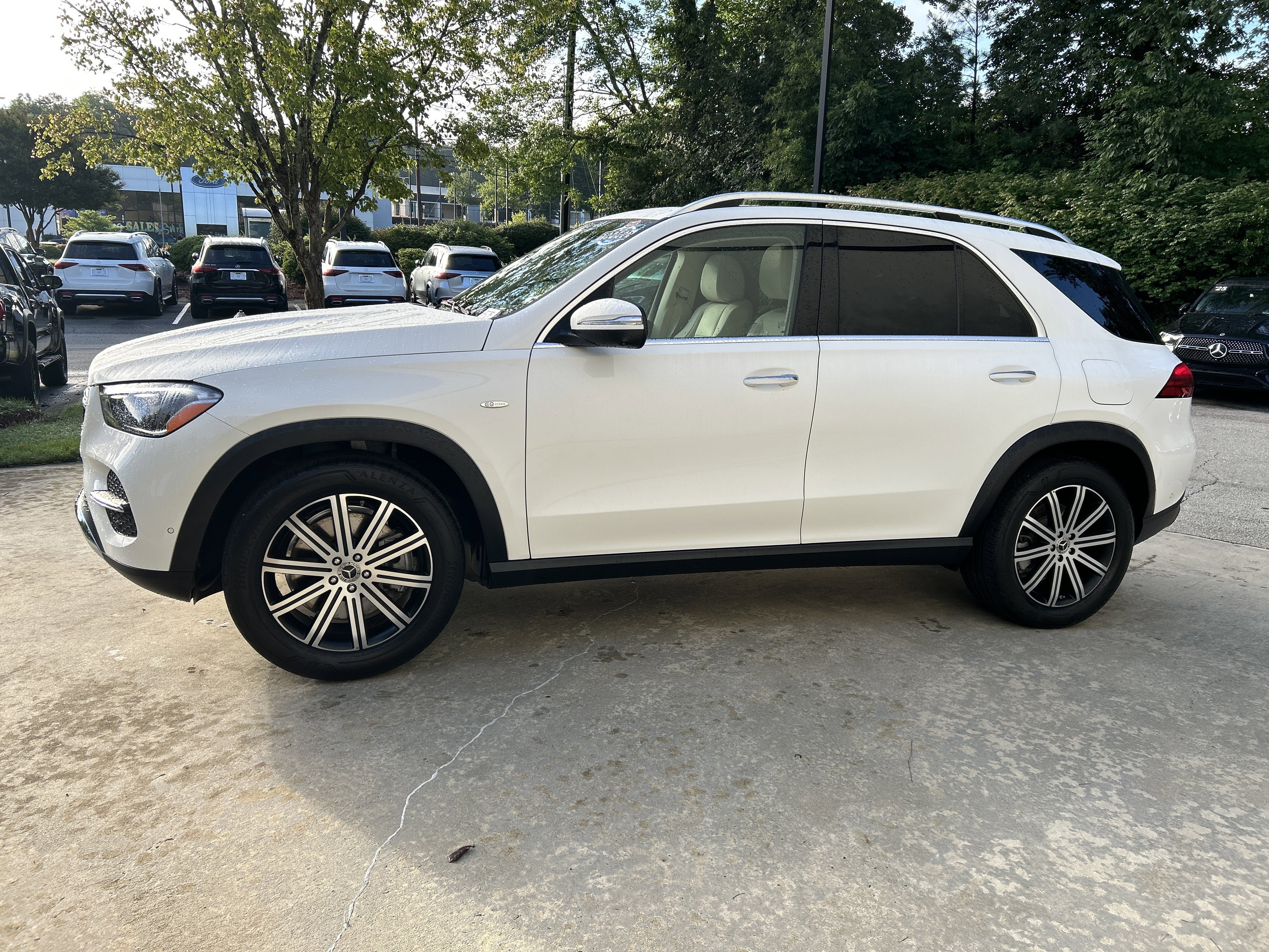 Certified Used 2025 Polar White Mercedes-Benz GLE 450e 4MATIC® SUV image 23