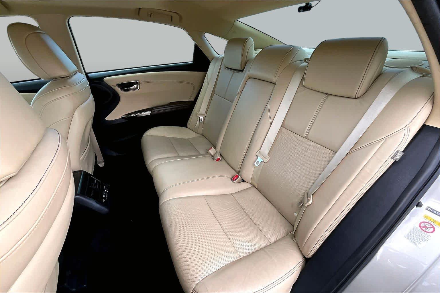 Used 2018 Creme Brulee Mica Toyota Limited image 21