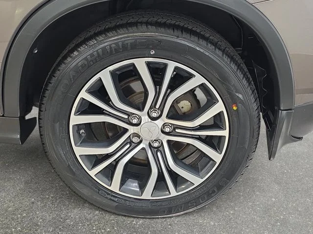 Used 2016 Black Mitsubishi ES image 28