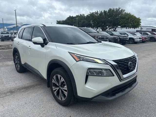 Used 2021 White Nissan SV image 3