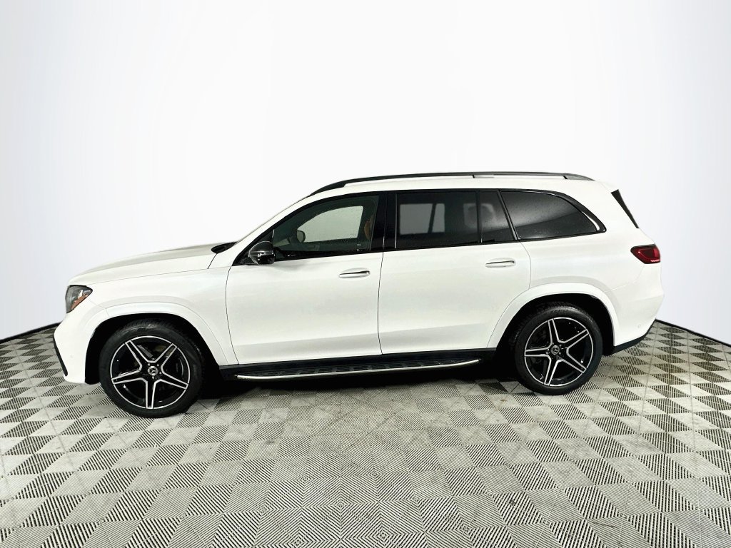 New 2027 MANUFAKTUR Moonlight White Metallic Mercedes-Benz GLS 450 image 4