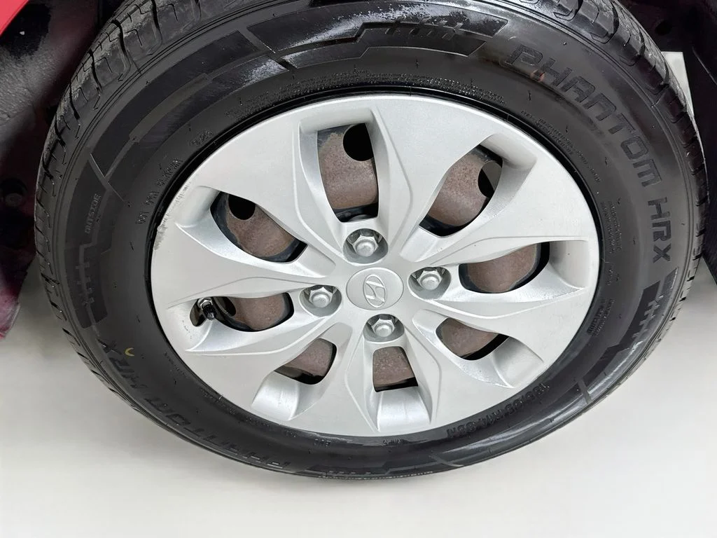 Used 2015 Red Hyundai GS image 33