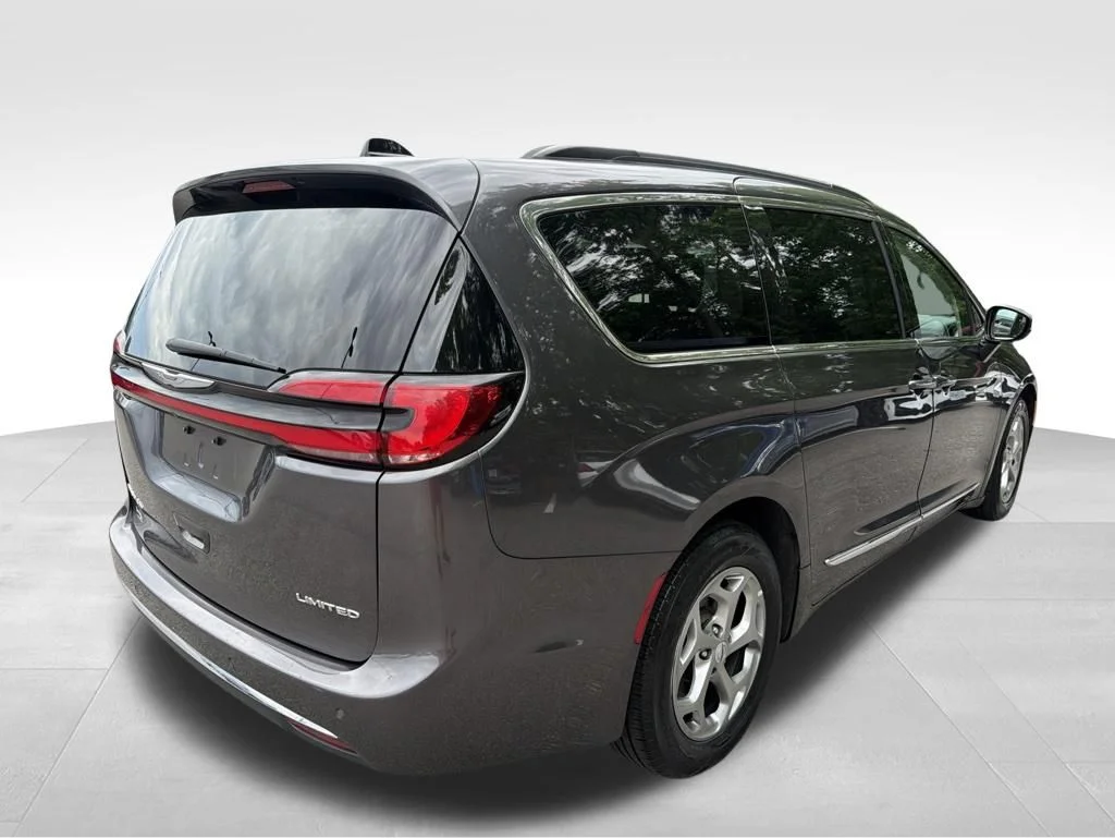 Used 2023 Gray Chrysler Limited image 5