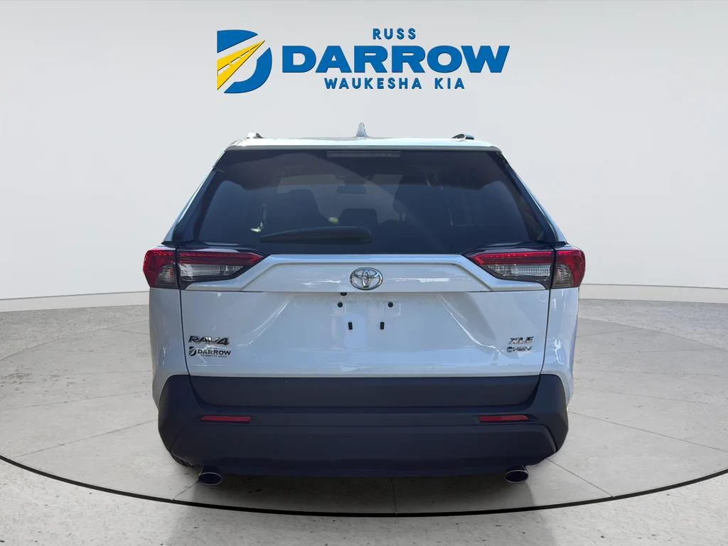 Used 2025 White Toyota XLE image 4