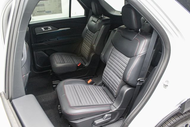 New 2027 Avalanche Gray Ford ST-Line image 15
