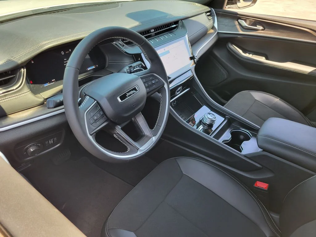 2026 Jeep Grand Cherokee L photo 2
