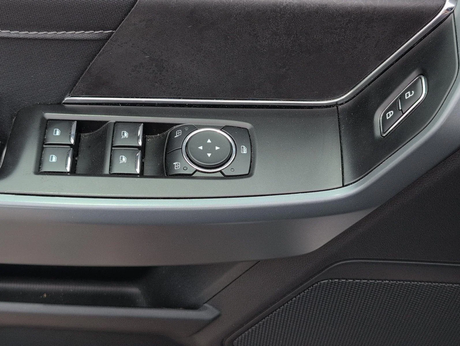 Used 2024 Iconic Silver Ford XLT image 17