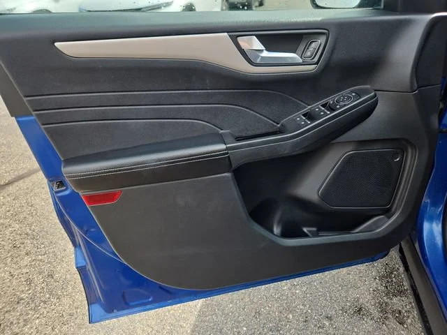 Used 2022  Ford SEL image 11