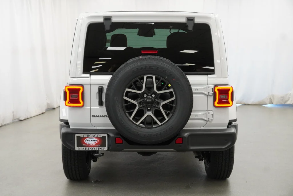 New 2027 Bright White Clear-Coat Paint Jeep Sahara image 14
