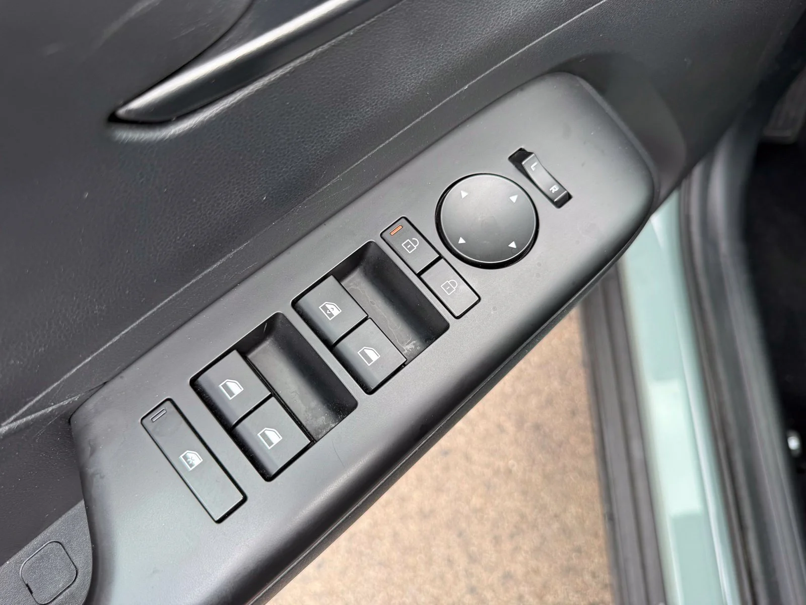 2025 Hyundai Kona SEL - Photo 12