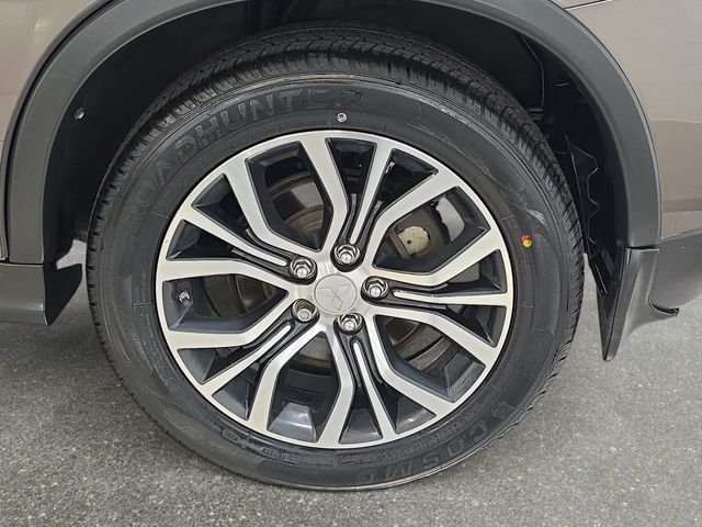 Used 2016 Black Mitsubishi ES image 28