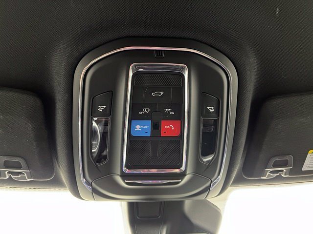 Used 2025 Red Jeep Altitude image 36