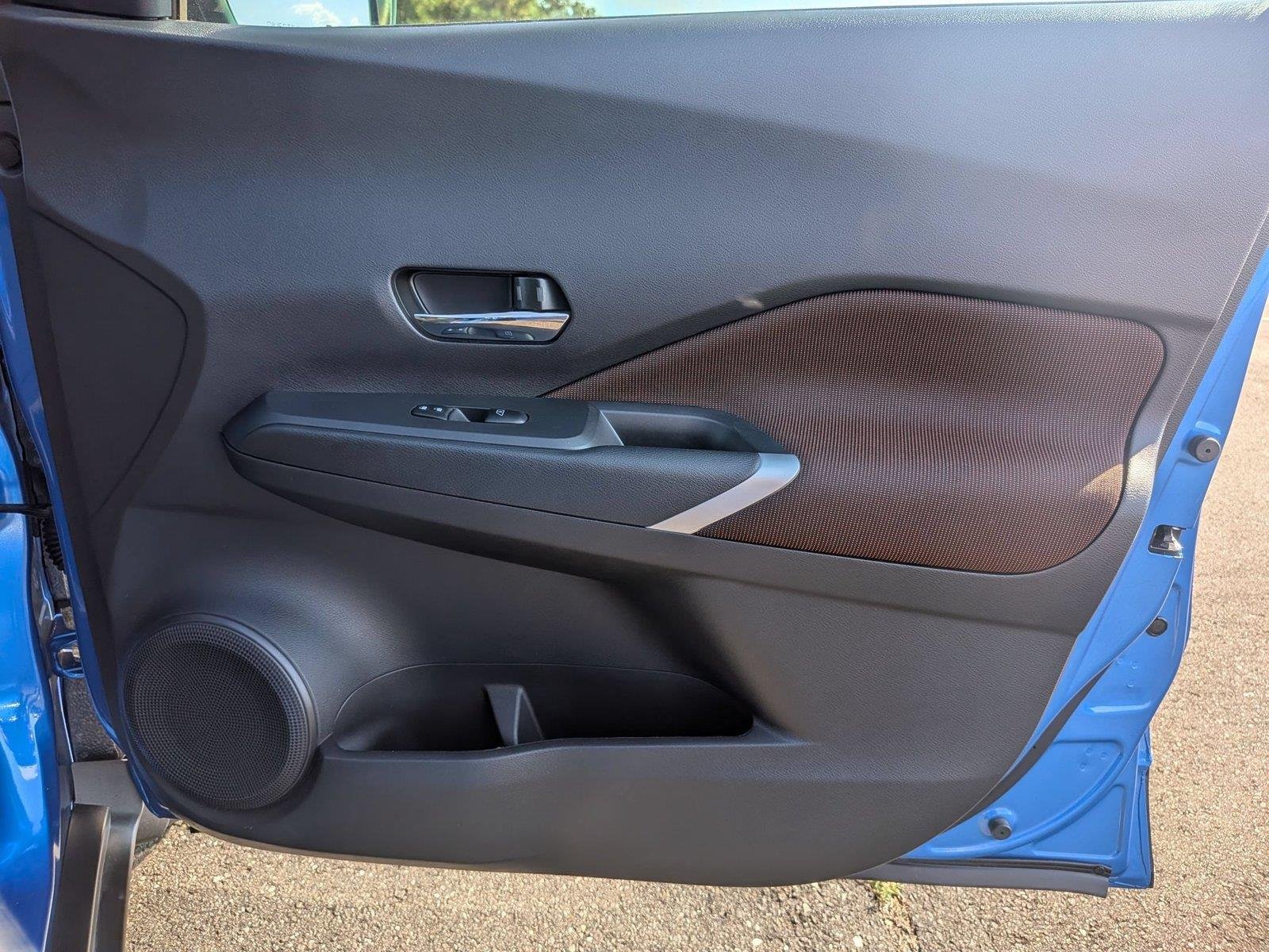 Used 2024 Electric Blue Metallic Nissan SR image 35