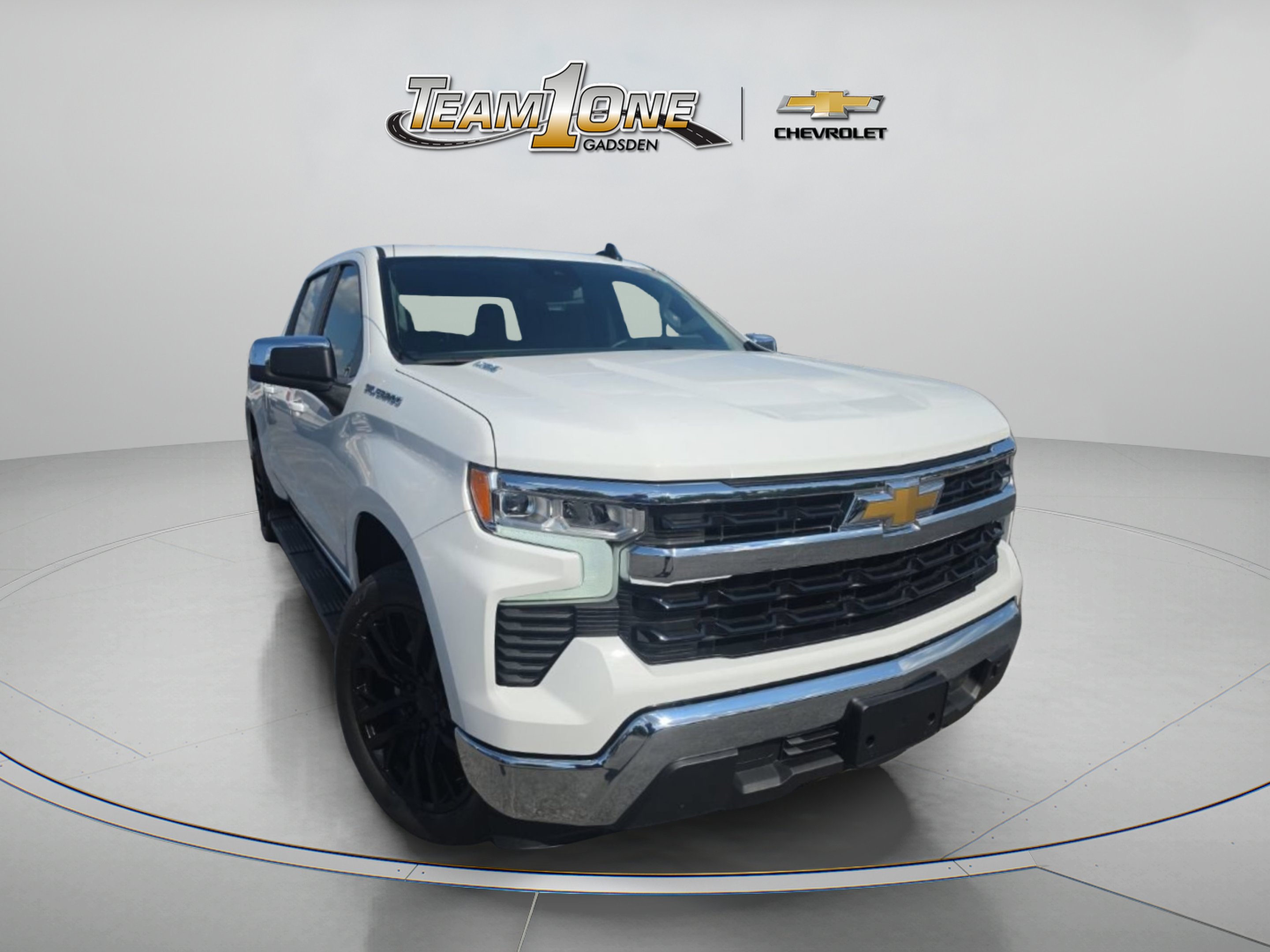 Used 2025 Summit White Chevrolet LT image 1
