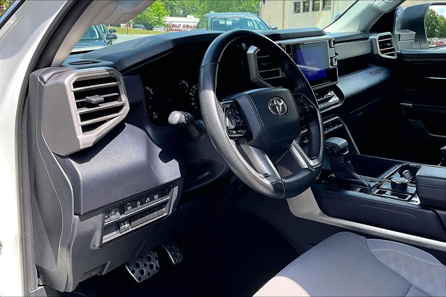 Used 2023 Ice Cap Toyota SR5 image 17