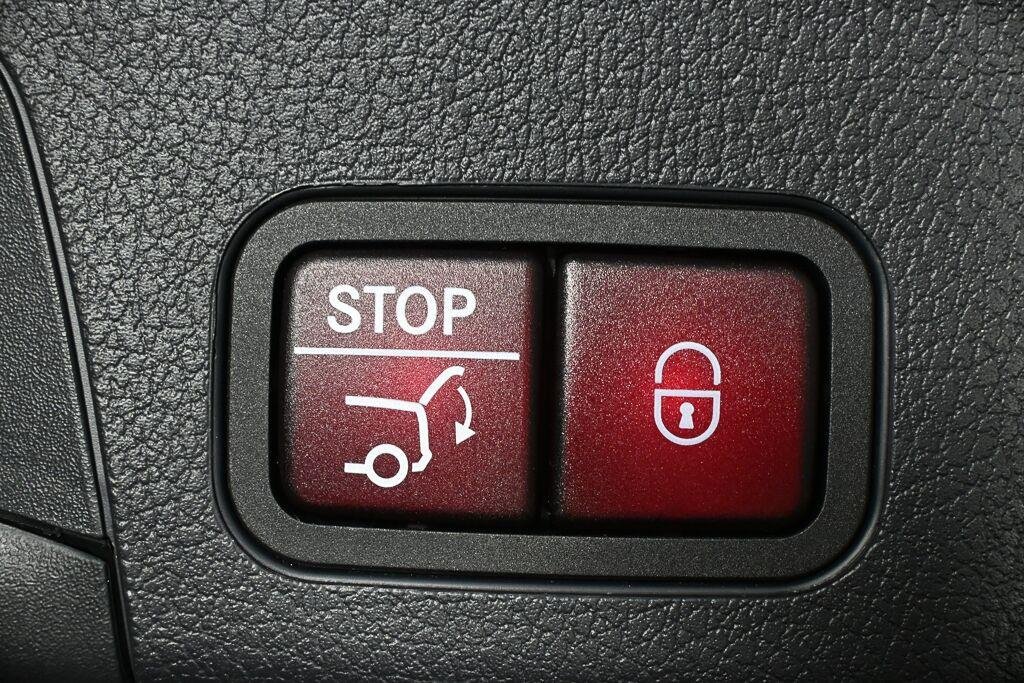 Used 2024 Polar White Mercedes-Benz GLB 250 image 30