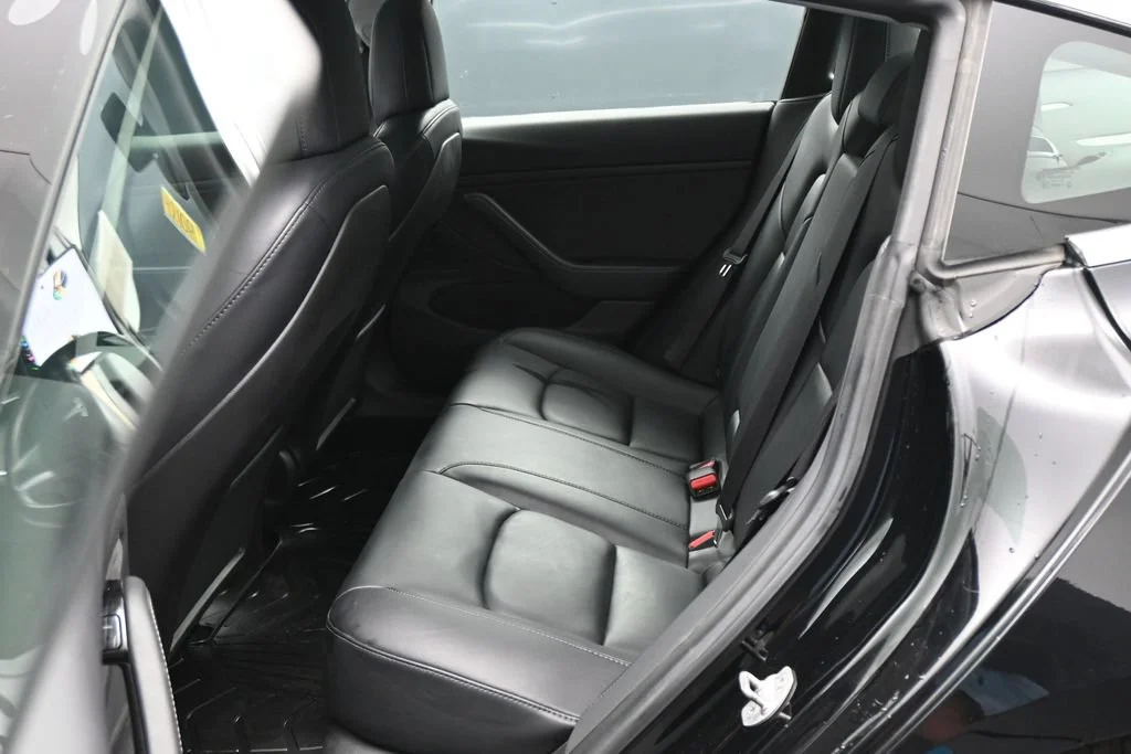Used 2019  Tesla Standard Range Plus image 22