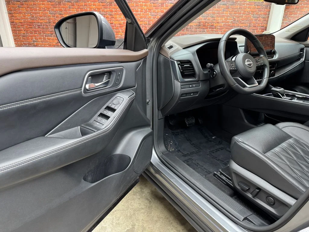 Certified Used 2022 Gun Metallic Nissan Platinum image 10