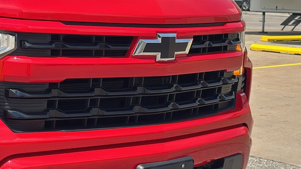 Used 2023 Red Chevrolet RST image 3
