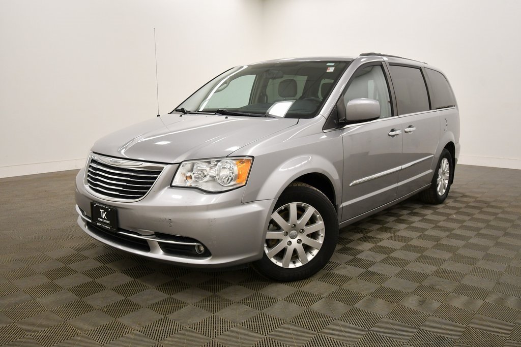 Used 2016 Chrysler Town & Country Touring with VIN 2C4RC1BG3GR254722 for sale in Rochester, Minnesota