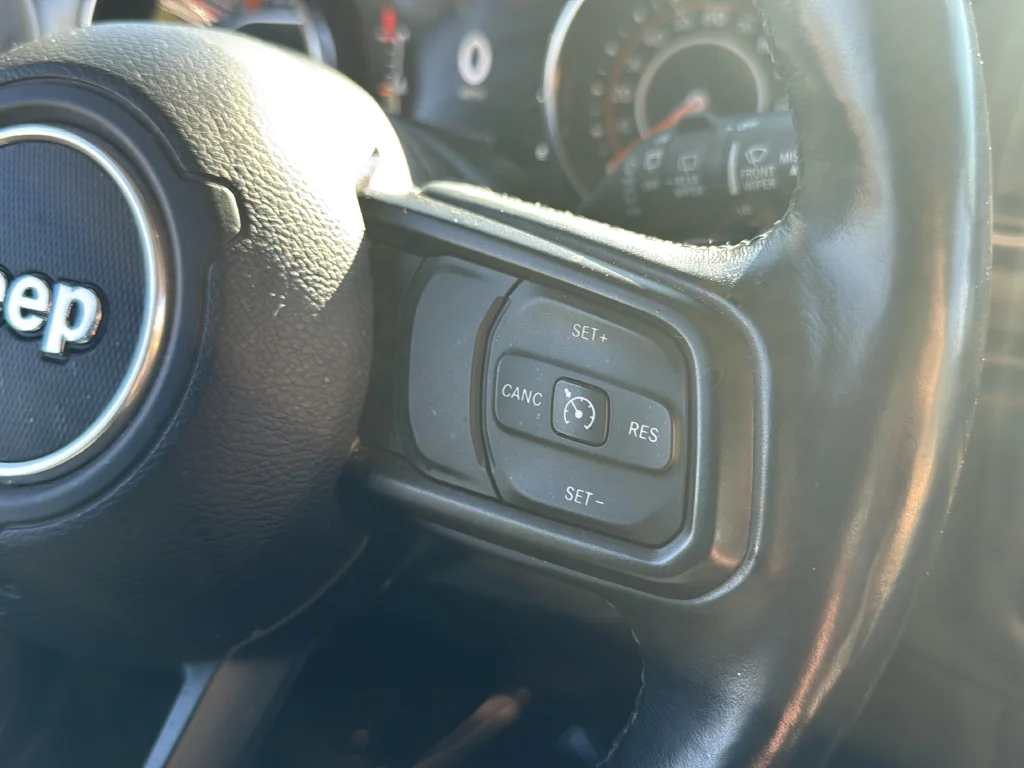 Used 2021 Green Jeep Sport S image 30