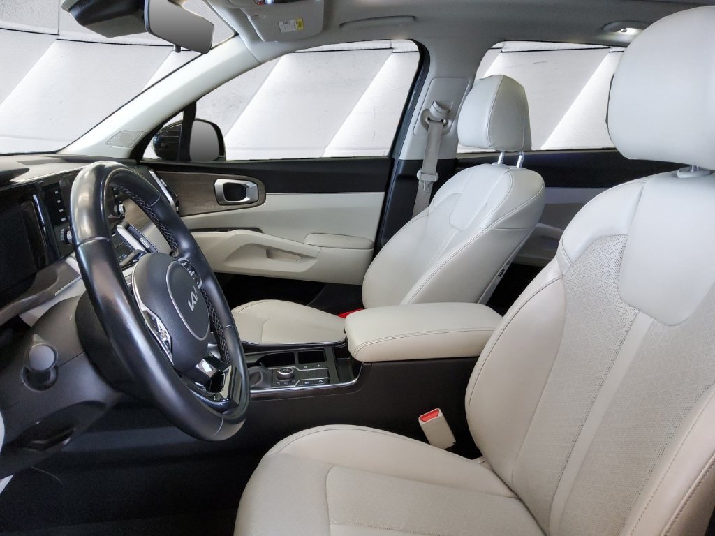 Used 2022 Green Kia S image 7