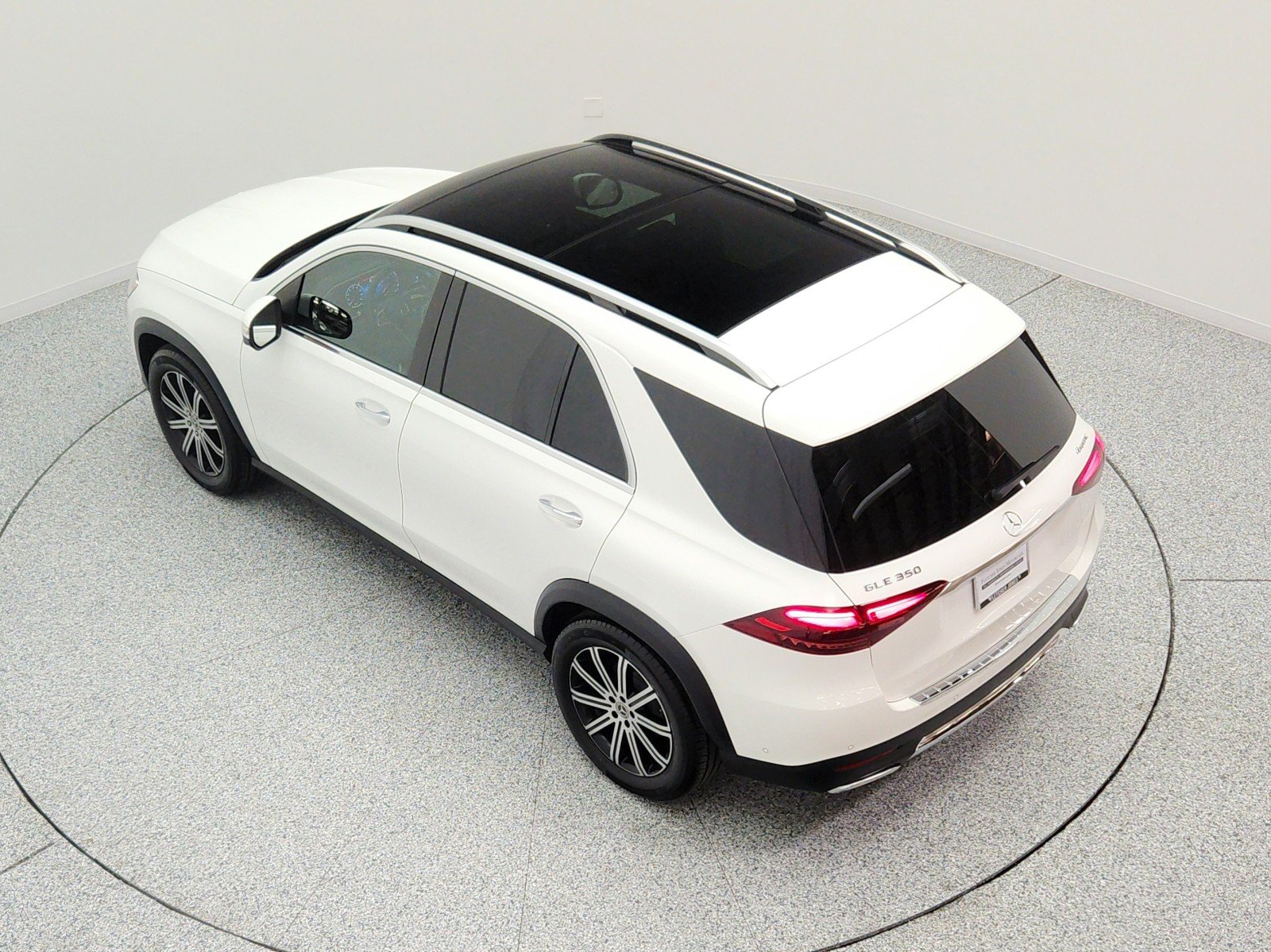 Certified Used 2024 Polar White Mercedes-Benz GLE 350 4MATIC® SUV image 29