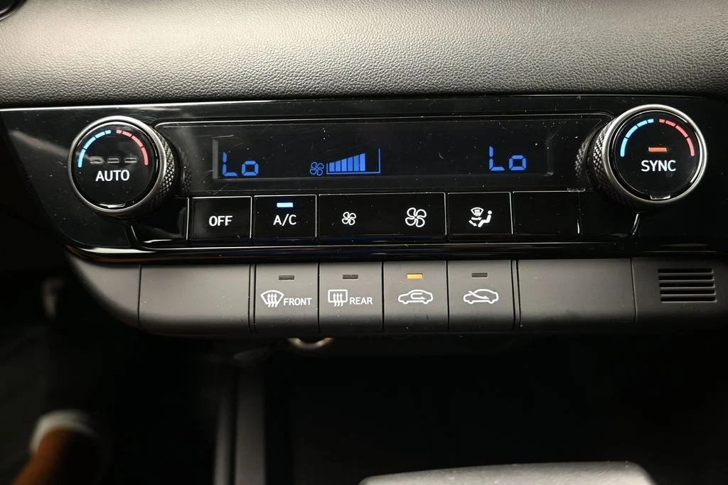 Used 2025 Amazon Gray Hyundai SEL Sport image 25