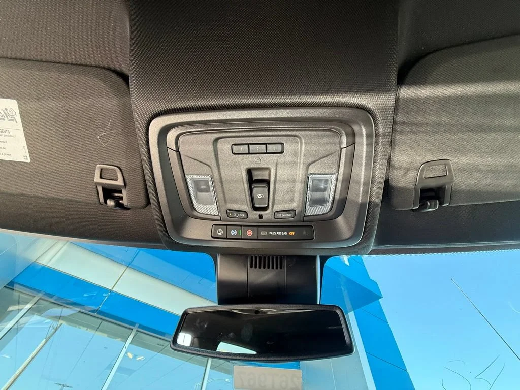 New 2026 Summit White GMC SLT image 30