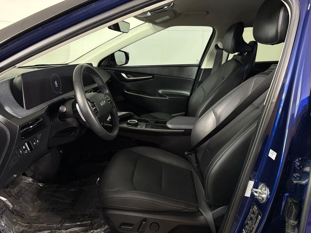 Used 2023 Blue Kia Wind image 18