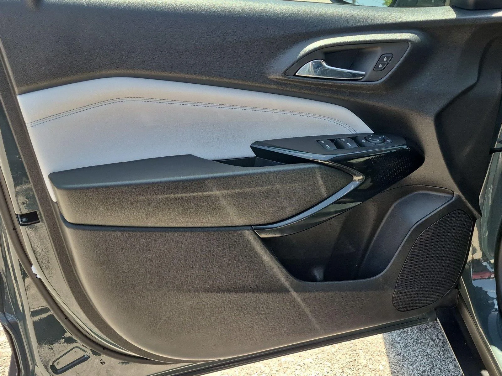 Used 2025 Cypress Gray Chevrolet LT image 15