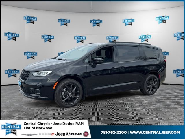 2026 Chrysler Pacifica Limited AWD's photo