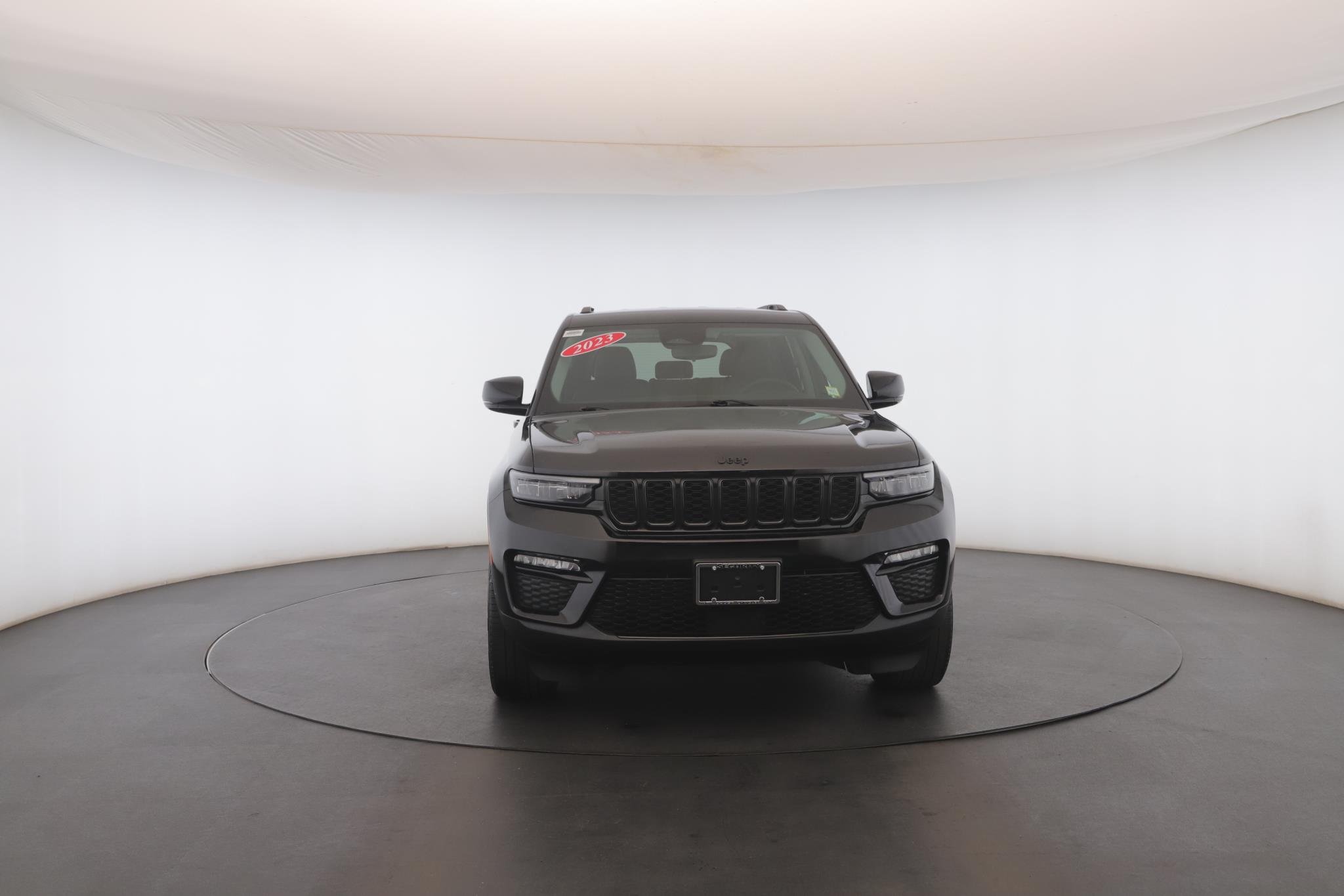 Used 2023 Diamond Black Crystal Pearlcoat Jeep Limited 4x4 image 23