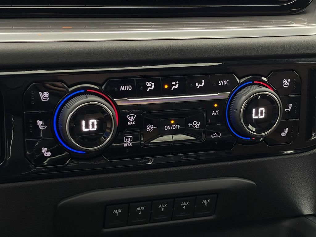 Used 2026 Summit White Chevrolet High Country image 33
