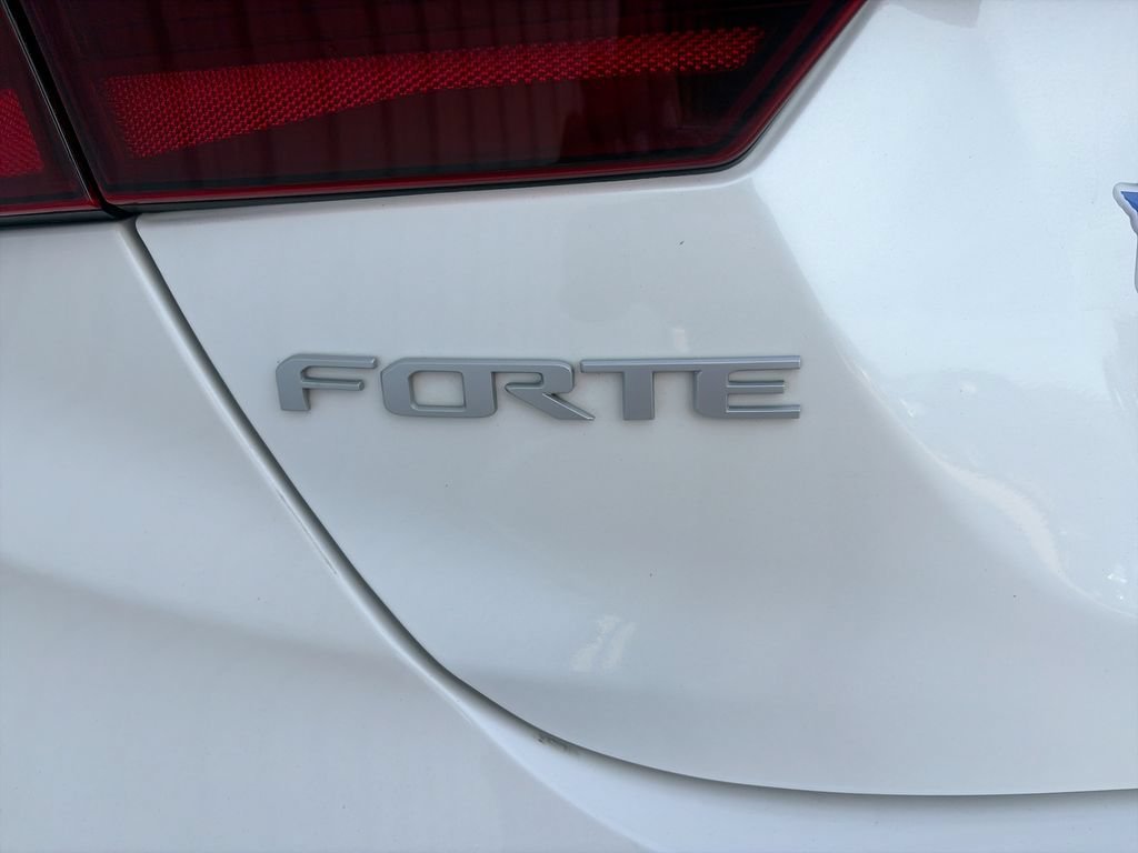 Used 2024 White Kia LXS image 32