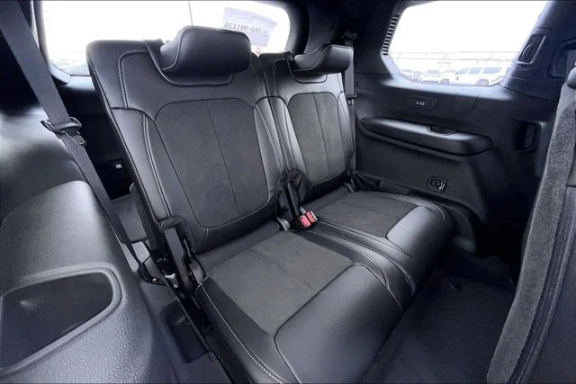 New 2026 Diamond Black Crystal Pearl-Coat Exterior Paint Jeep Laredo image 28