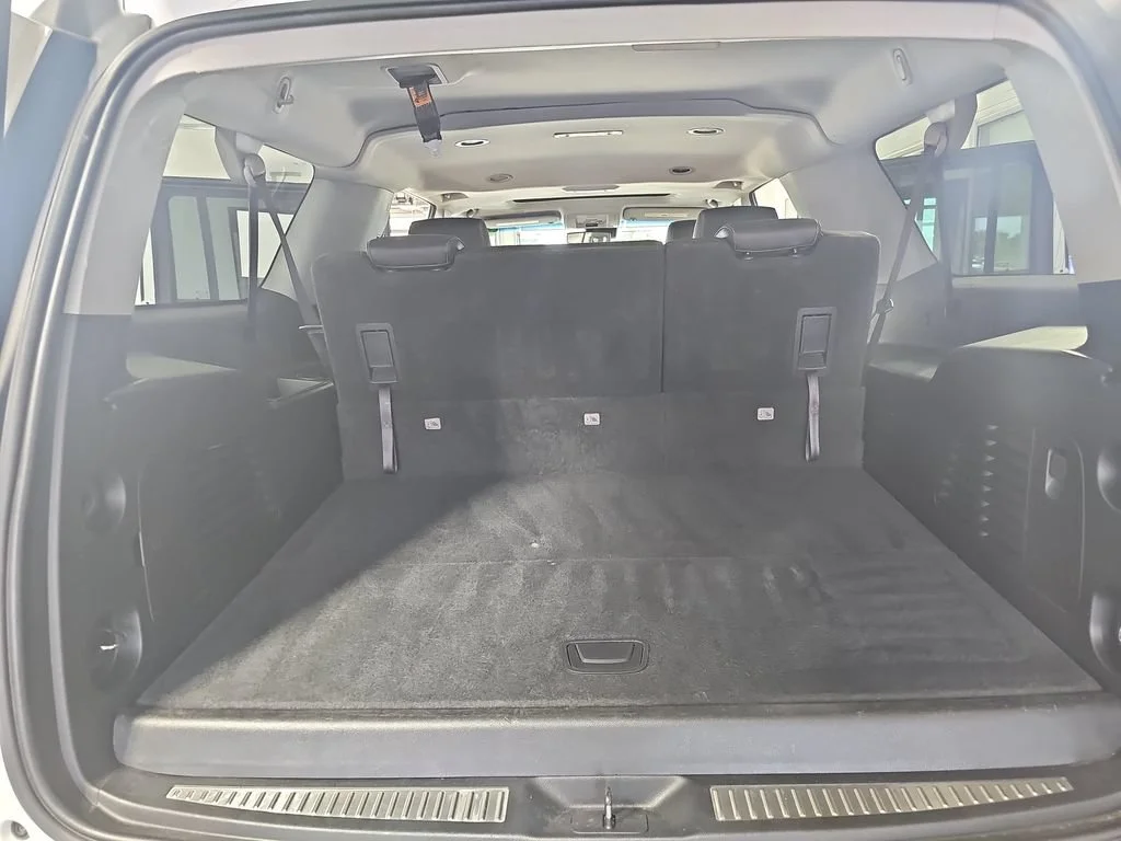 Used 2018 SUMMIT WHITE Chevrolet LT image 17