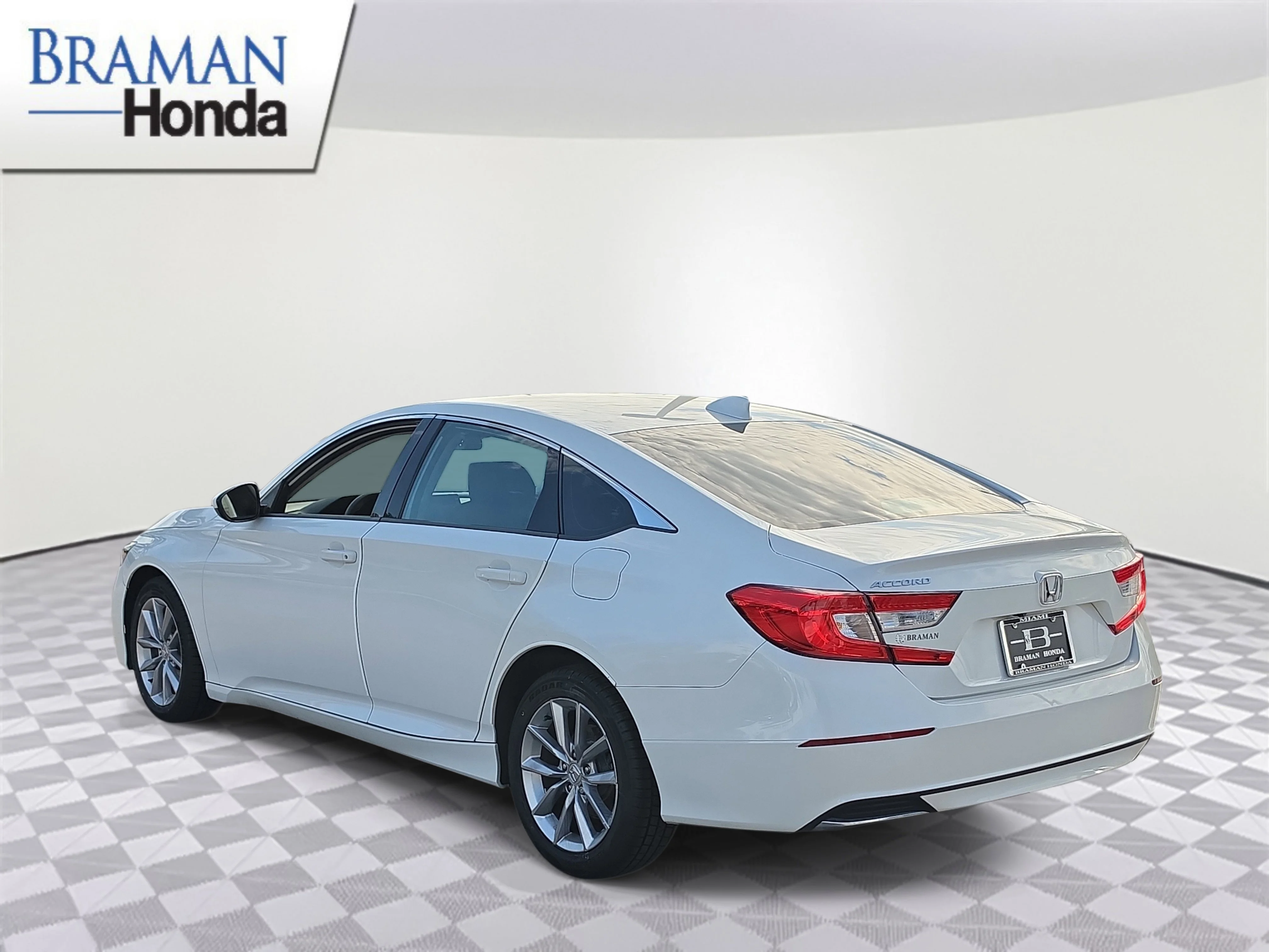 Certified Used 2021 Platinum White Pearl Honda LX image 4