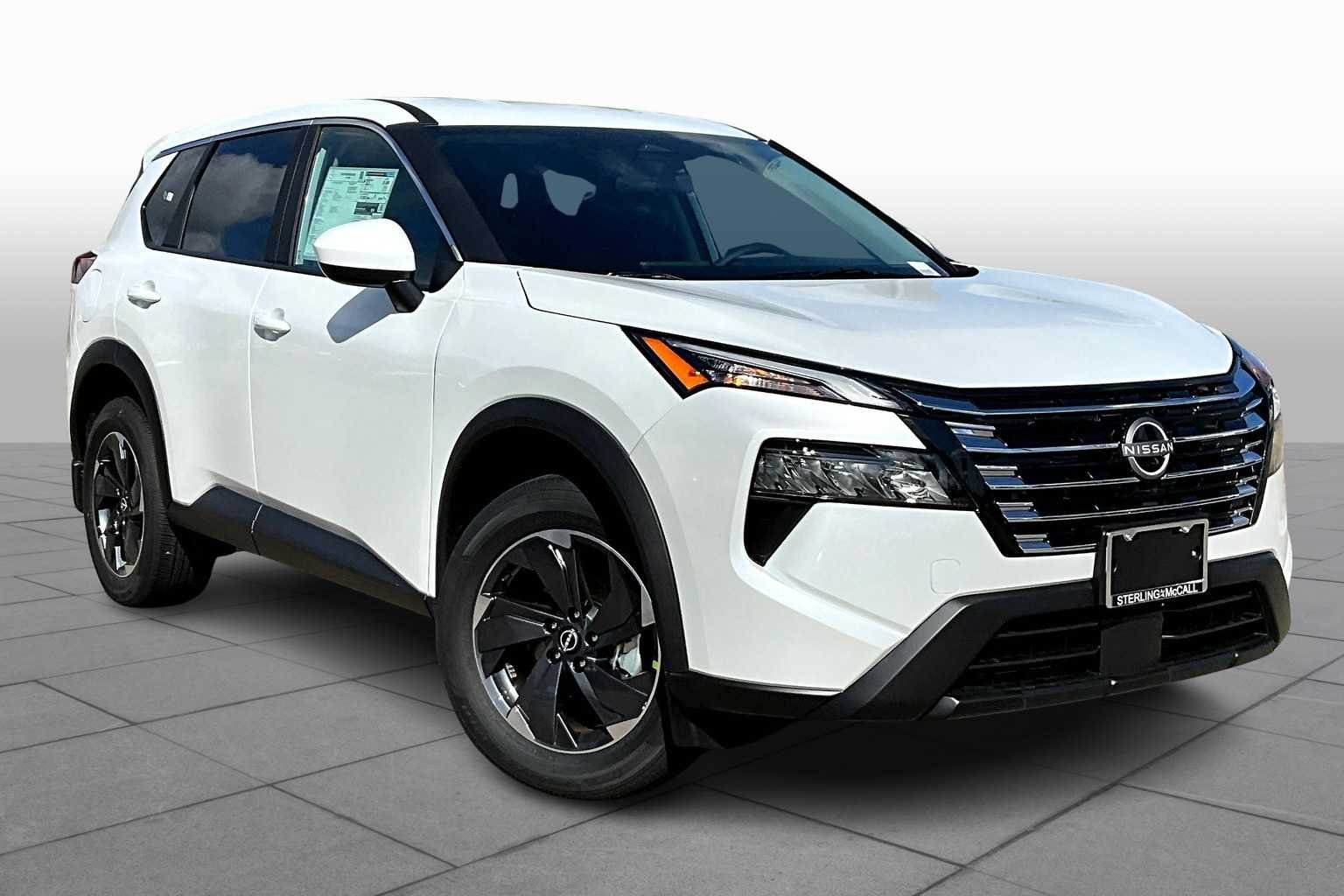 Used 2025 Everest White Pearl Nissan SV image 2