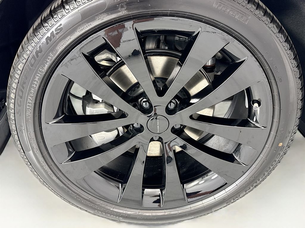 New 2026 Borasco Grey Land Rover SE image 32