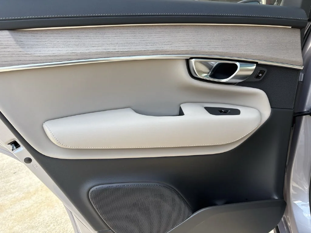 New 2026 Aurora Silver Volvo Plus image 24