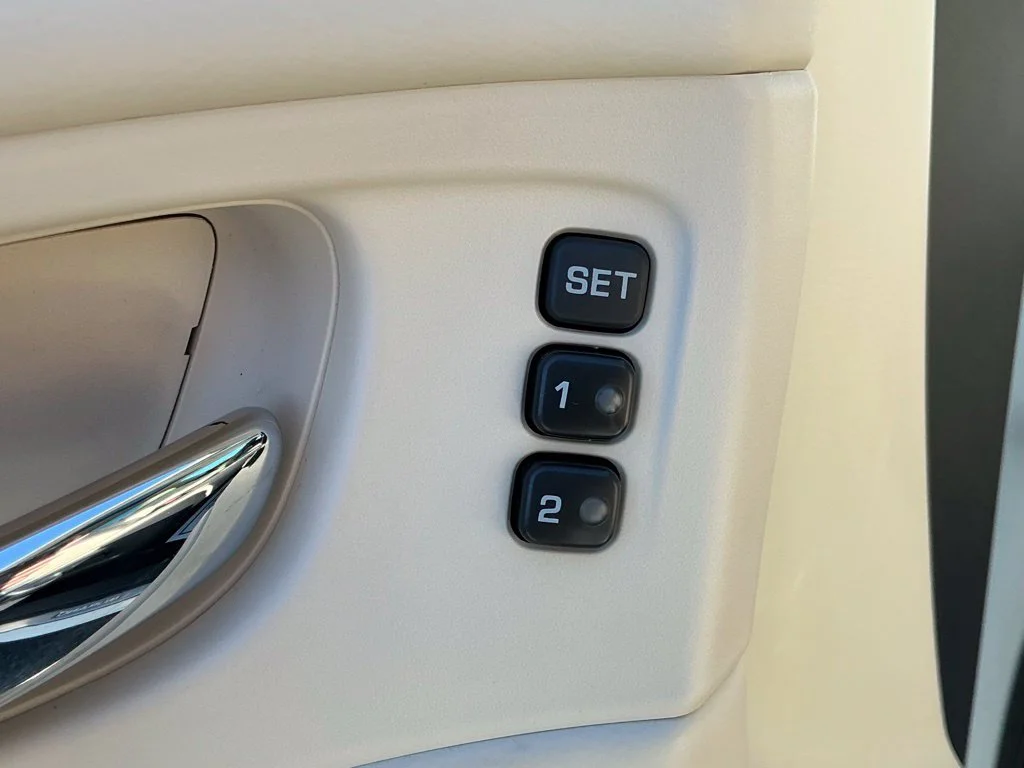 Used 2022 White Nissan SL image 26