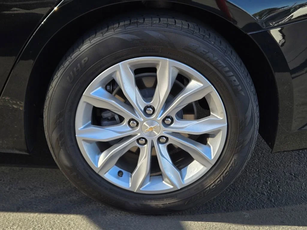 Used 2021 MOSAIC BLACK METALLIC Chevrolet LT image 3