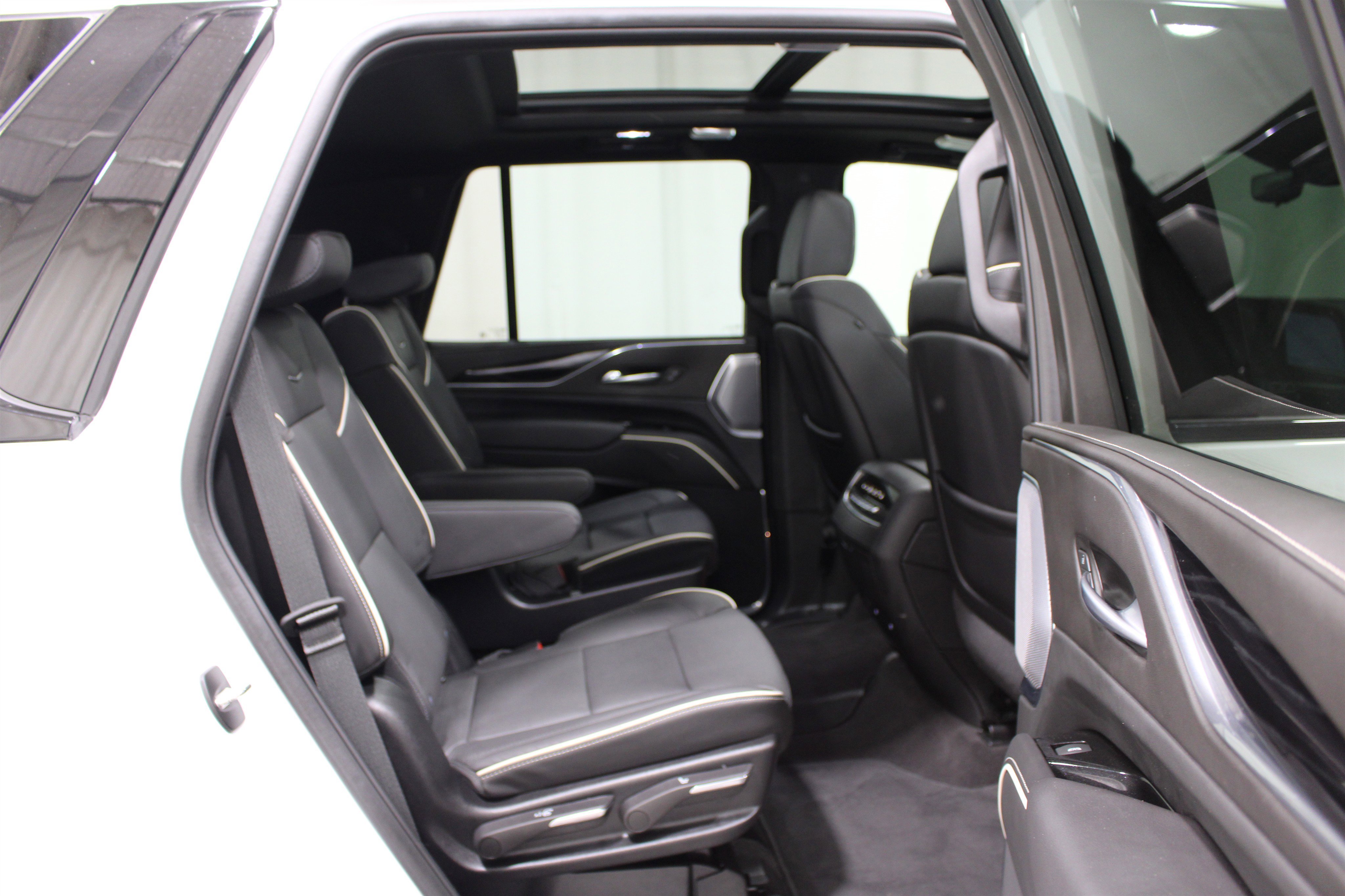 Used 2024 Crystal White Tricoat Cadillac 4WD Sport image 29