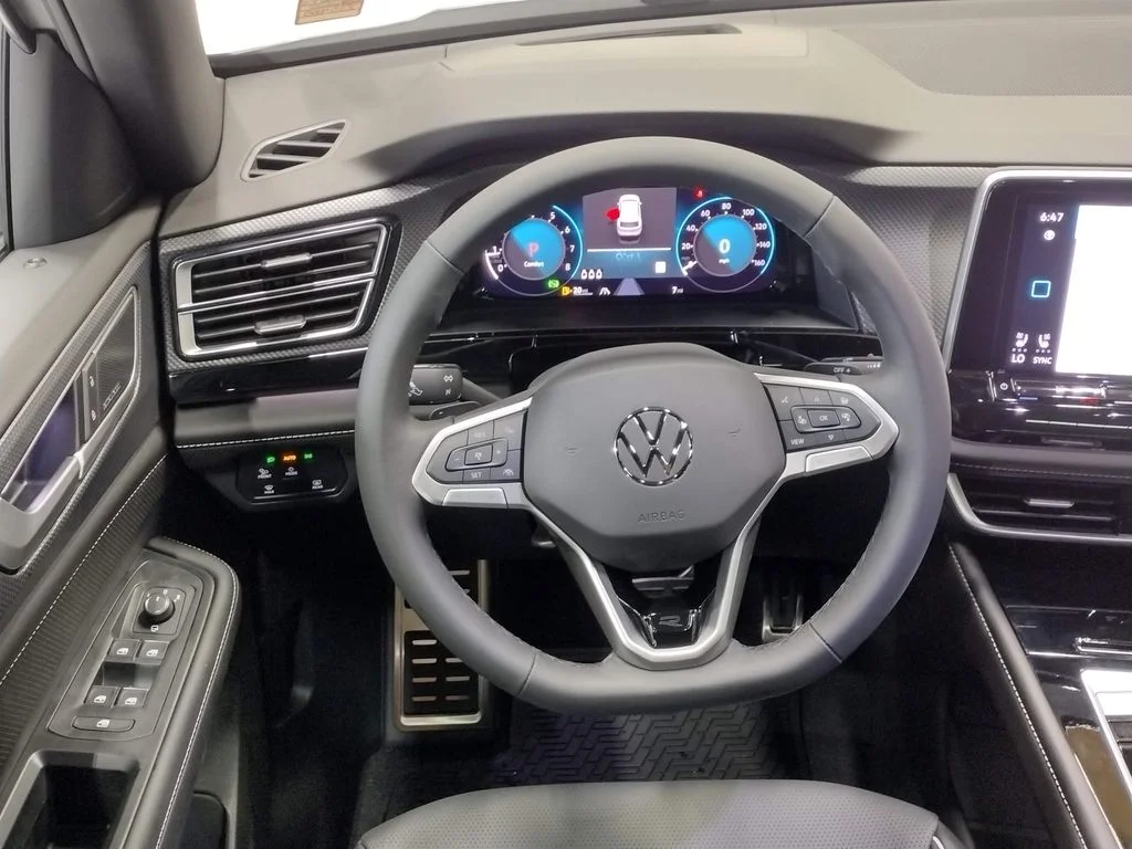 New 2026 White Volkswagen 2.0T SEL Premium R-Line image 40